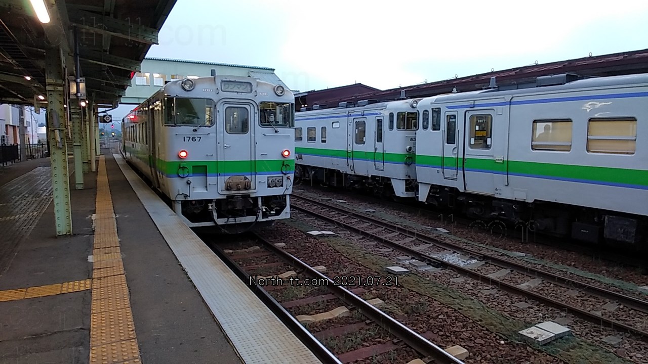 森駅に停車中の普通列車。今回改正では車両の置き換えはありません。
