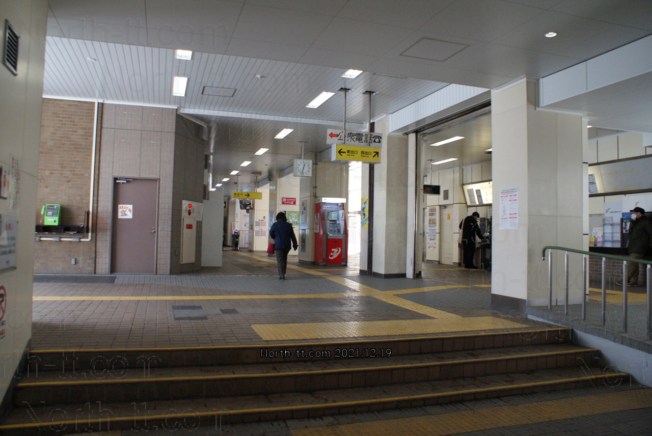 澄川駅コンコースは南側・北側の2つに分かれている