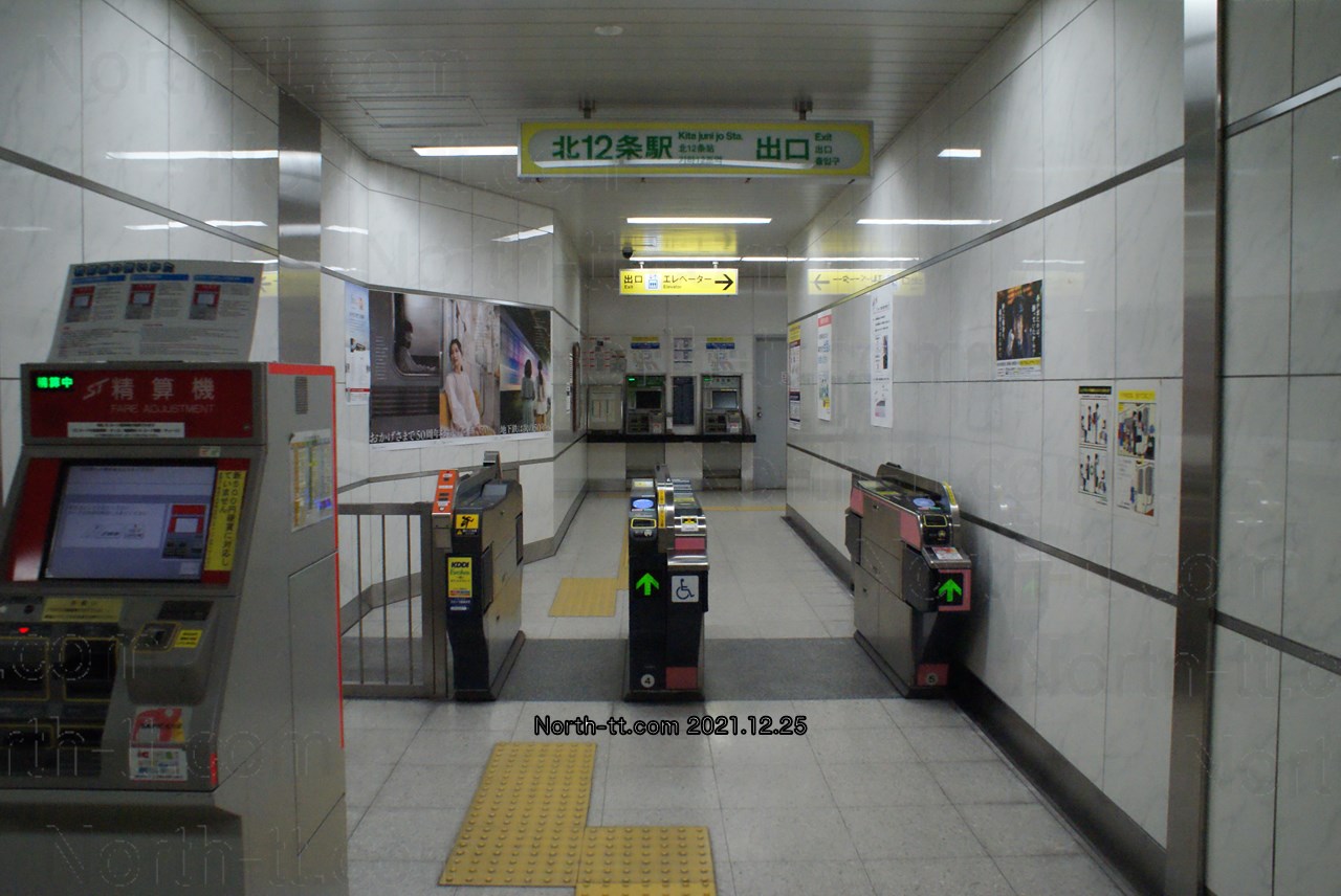 北12条駅2番エレベータ出口改札口（改札内）