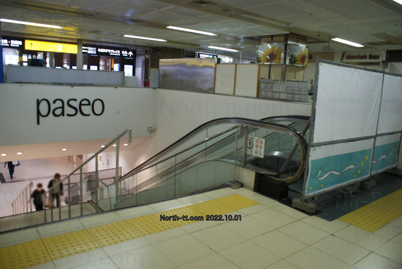  札幌駅東側地下コンコース階段 